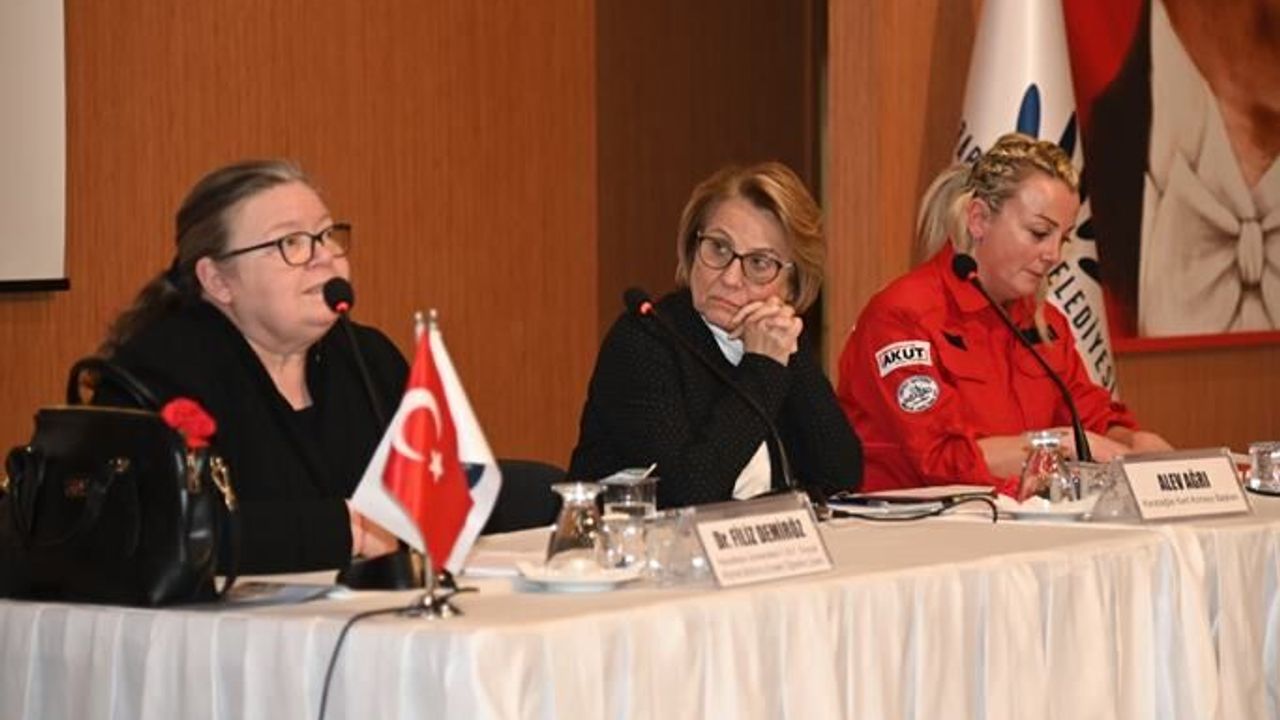 Depremde kadın olmanın zorluğunu anlattılar