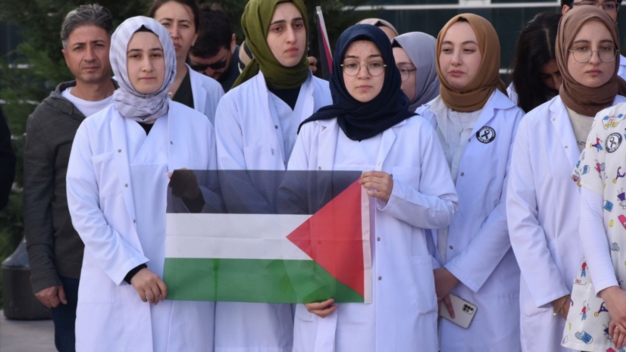 Afyonkarahisar'da üniversite öğrencileri İsrail'in Gazze'ye saldırılarını protesto etti