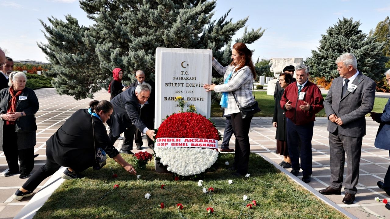 Bülent Ecevit, vefatının 17'nci yılında mezarı başında anıldı