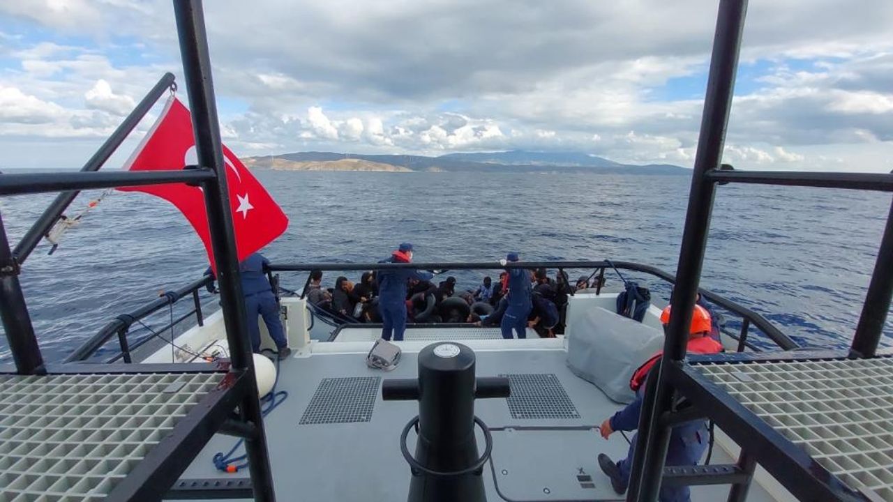 İzmir açıklarında  Yunanistan'ın geri ittiği 39 düzensiz göçmen kurtarıldı