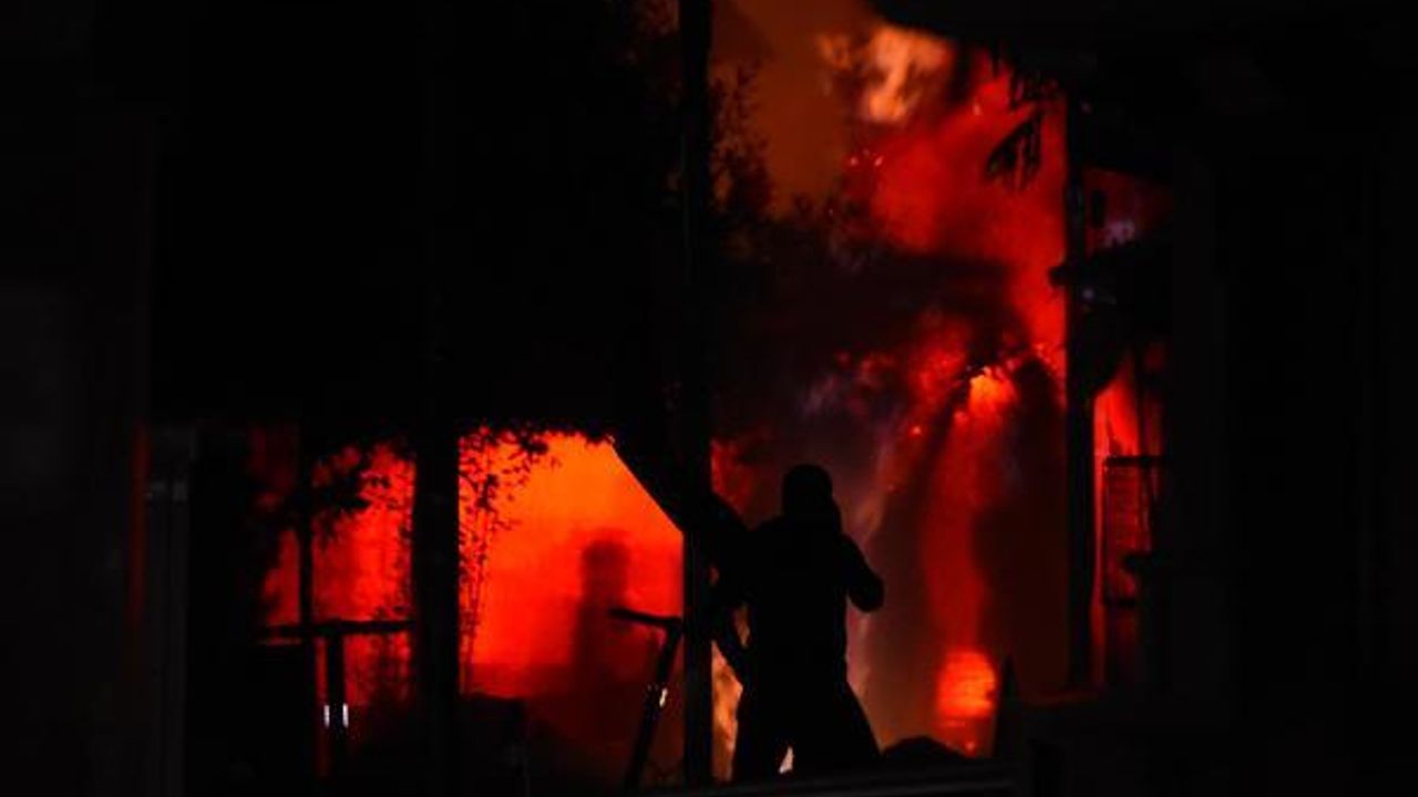 Alsancak'ta bu sefer de doğalgaz borusu patladı, yangın çıktı