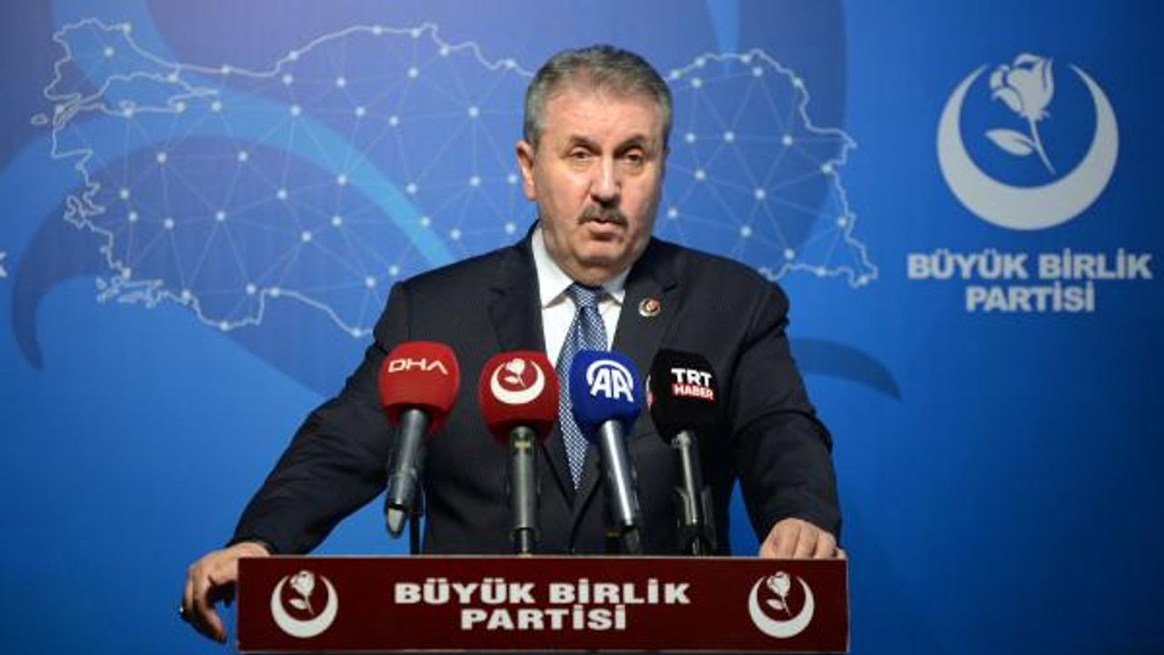 Destici: Türkiye’yi bu darbe anayasasından kurtaralım