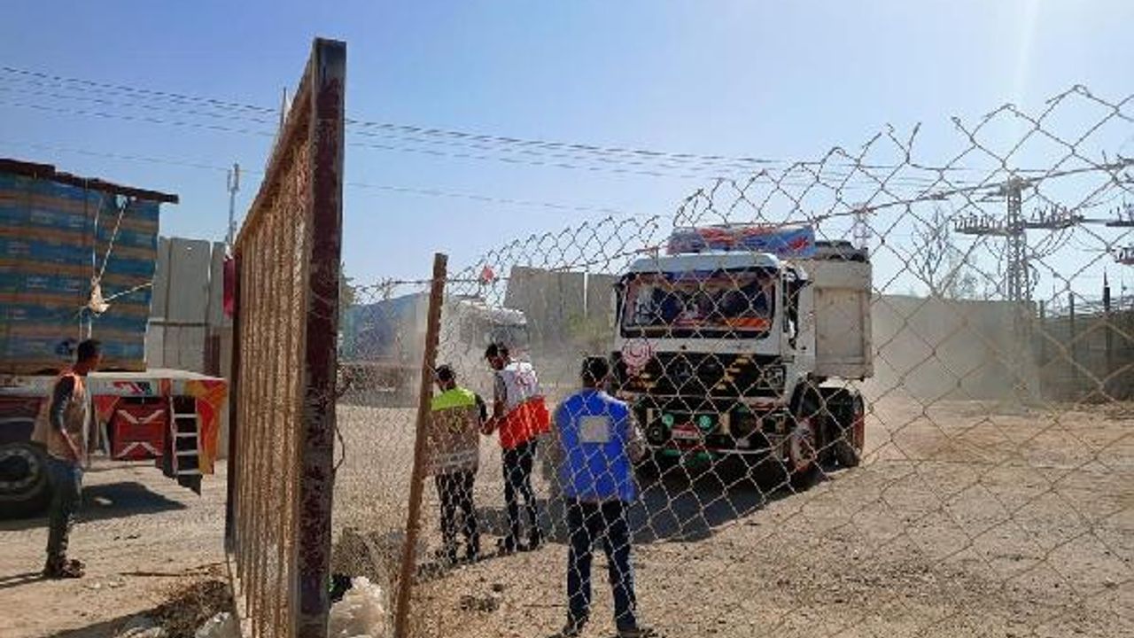 Filistin Kızılayı, insani yardım yüklü 93 kamyonu daha teslim aldı