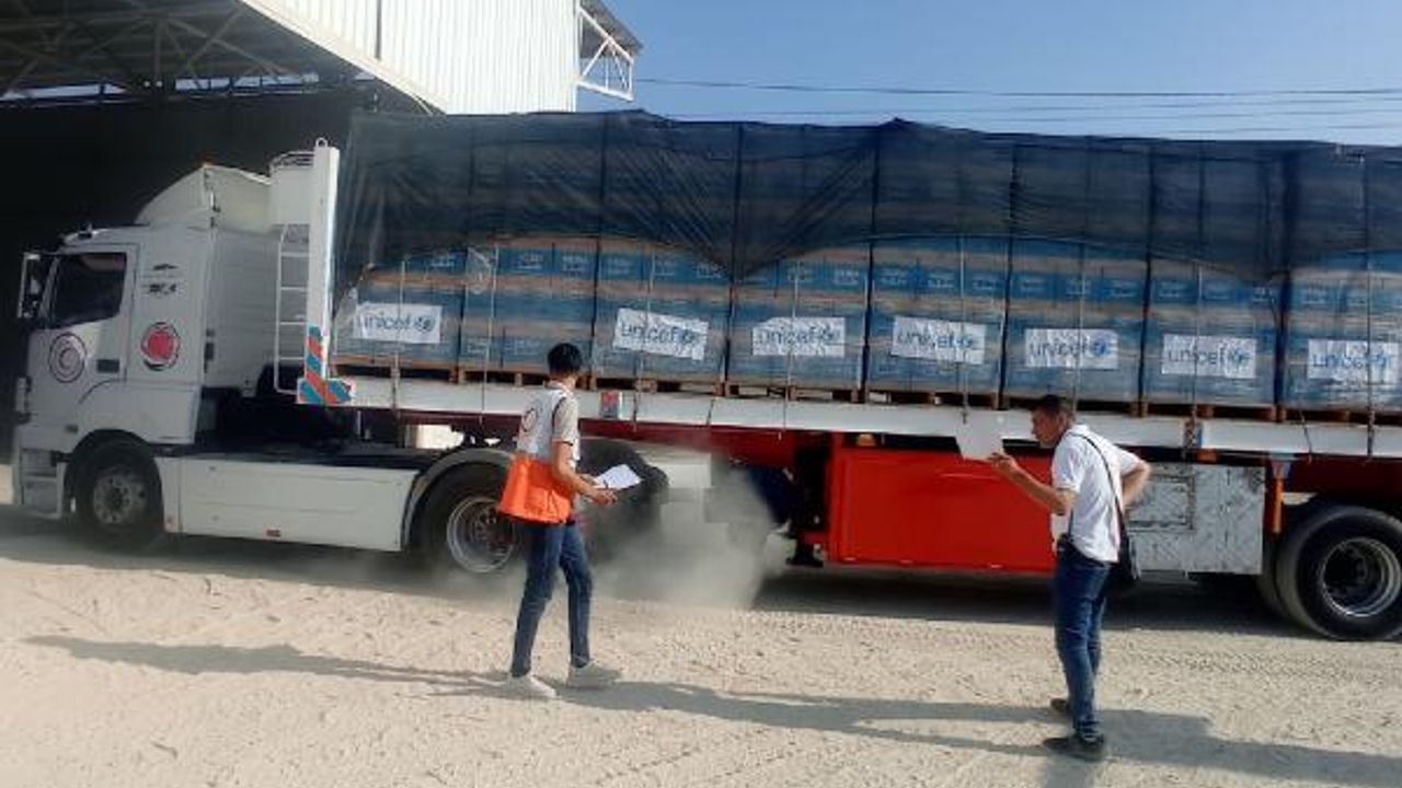Filistin Kızılayı, yardım malzemesi yüklü 55 kamyonu daha teslim aldı
