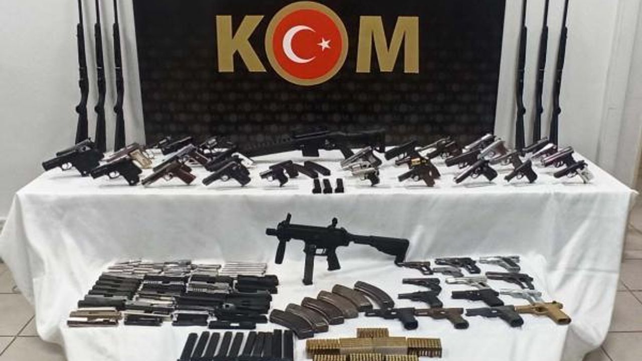 İzmir'de, yasa dışı silah üretimi ve ticareti yapanlara operasyon: 2 gözaltı