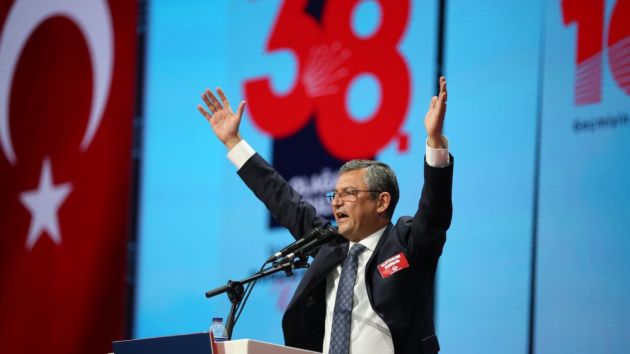 CHP'de genel başkanlık yarışını Özgür Özel kazandı
