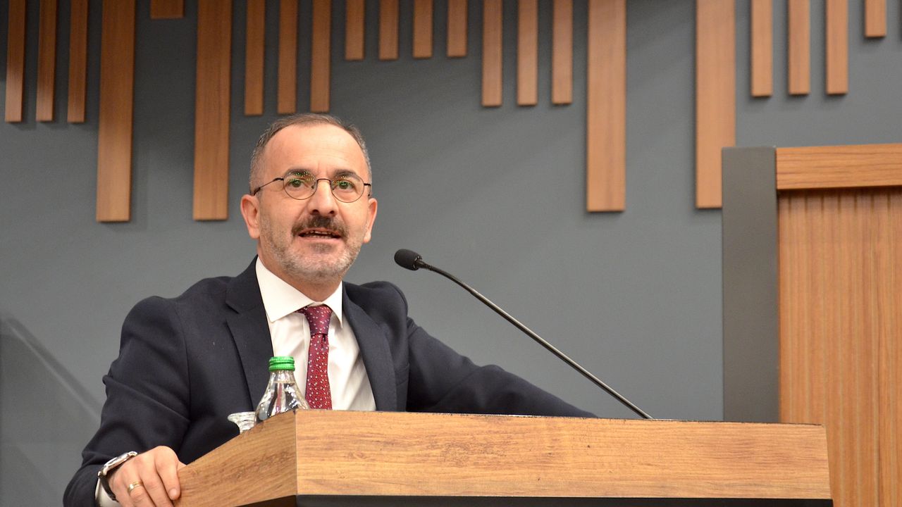 AK Partili Hızal'dan Başkan Soyer'e bütçe eleştirisi:  İzmirlileri kandırdınız