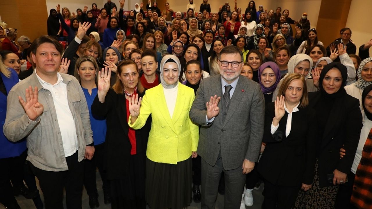 AK Parti İzmir İl Kadın Kolları Başkanı Dalkıran göreve başladı