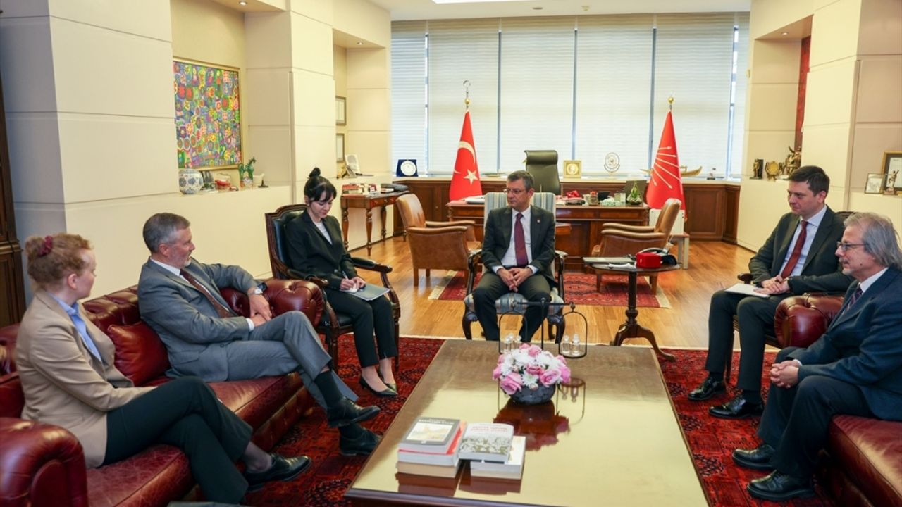 CHP Genel Başkanı Özel, Norveç'in Ankara Büyükelçisi Gaarder'i kabul etti