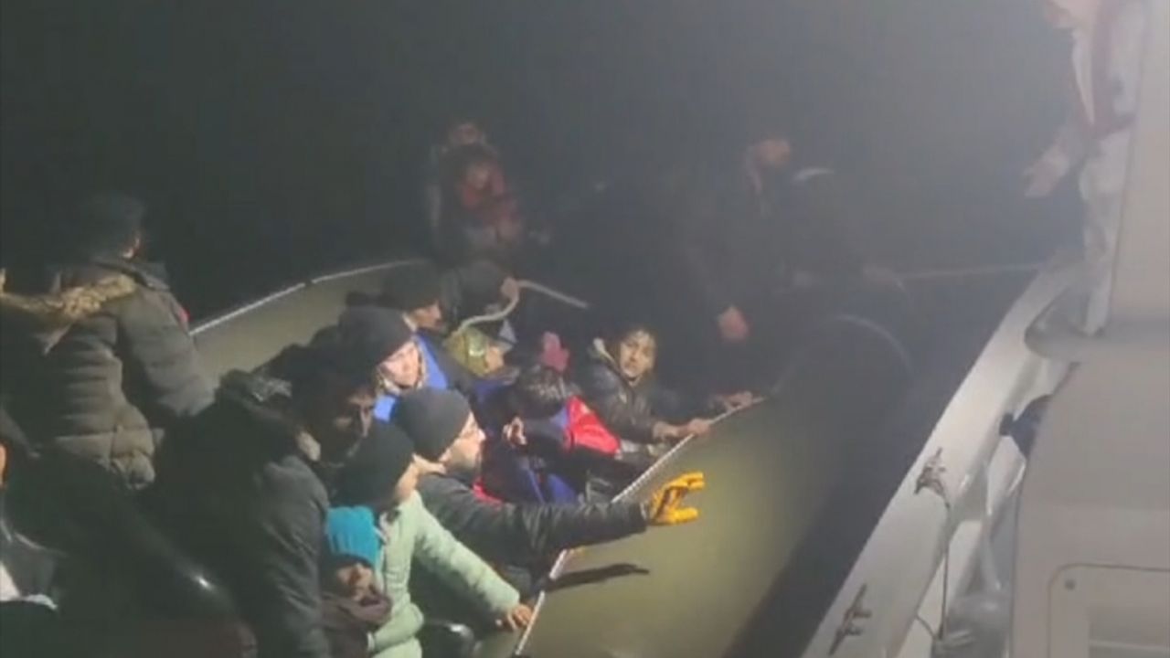 İzmir açıklarında 57 düzensiz göçmen kurtarıldı, 43 yabancı uyruklu yakalandı