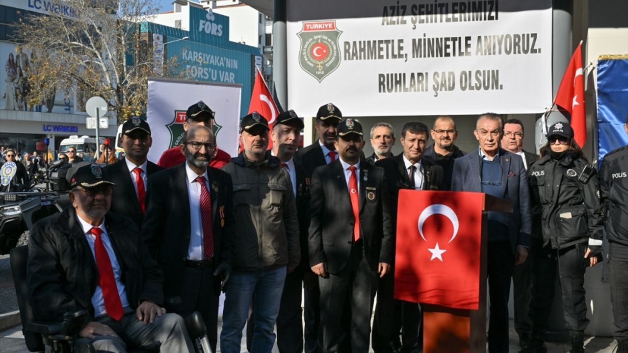 İzmir'de gazi ve şehit ailelerinden Pençe Kilit Harekatı şehitleri için anma