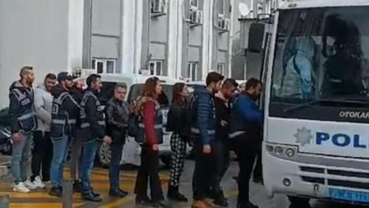 İzmir merkezli 5 ildeki dolandırıcılık operasyonuna 32 tutuklama