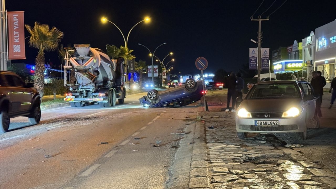Bodrum'da ciple otomobilin karıştığı kazada 3 kişi yaralandı