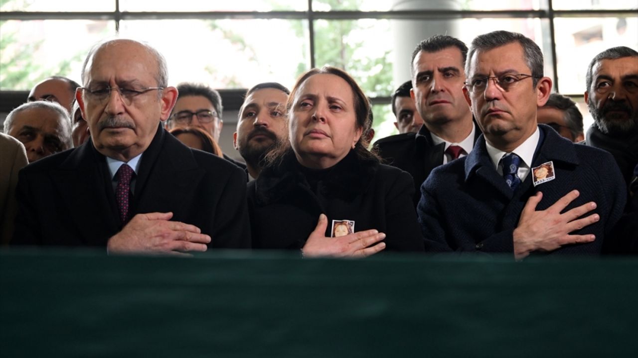 CHP Genel Başkanı Özel, Ankara Milletvekili Semra Dinçer'in annesinin cenaze törenine katıldı
