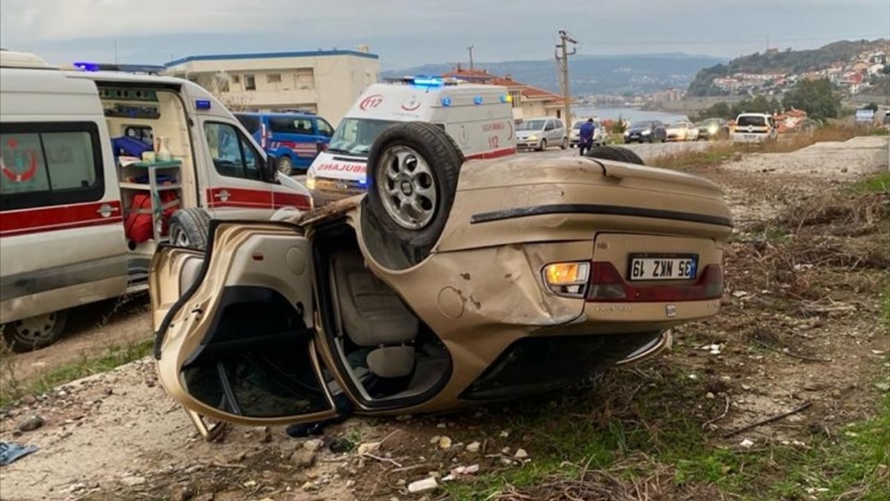 İzmir'de yoldan çıkan otomobil duvara çarptı, 4 kişi yaralandı