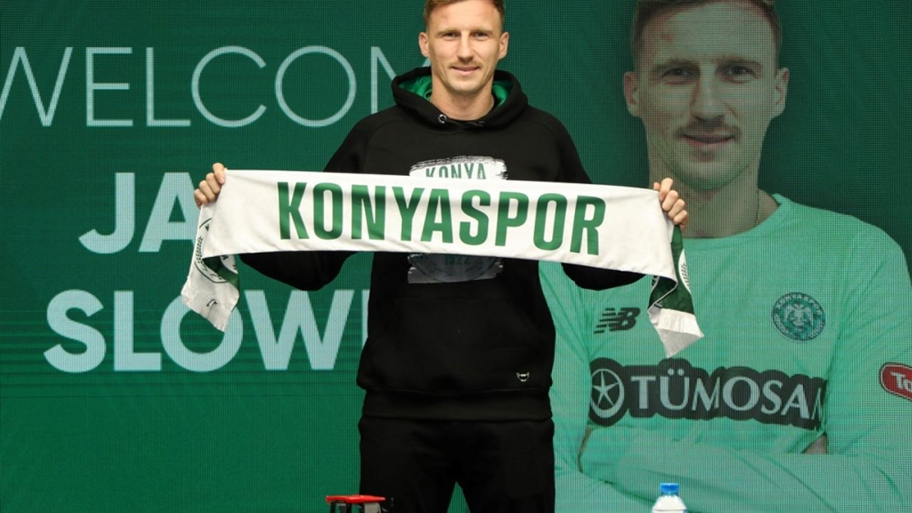 Konyaspor, kaleci Jakub Slowik'i renklerine bağladı