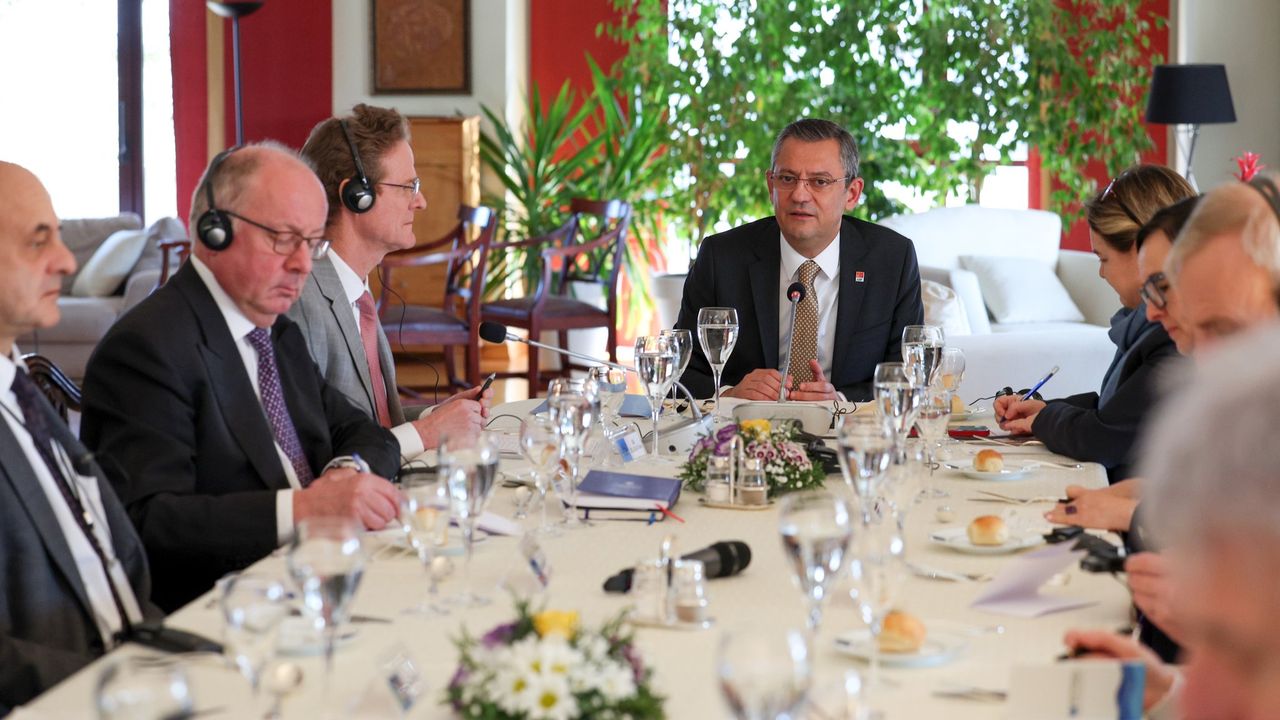 CHP Genel Başkanı Özel, AB üyesi ülkelerin büyükelçileriyle bir araya geldi
