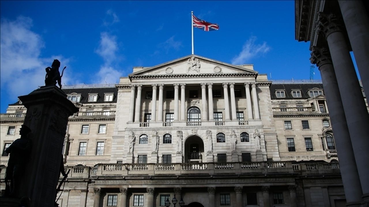 İngiltere, çeşitli gerekçelerle banka hesaplarını dondurduğu Müslümanları mağdur ediyor