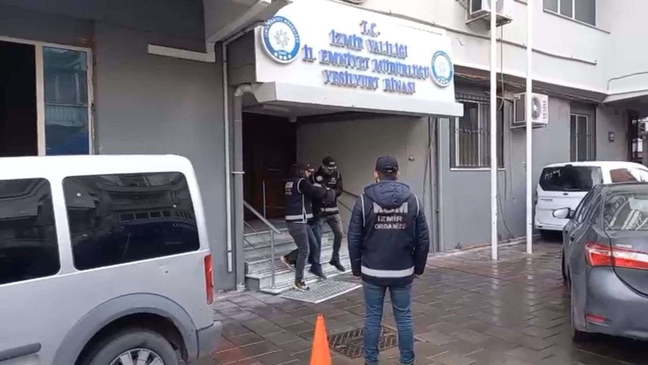 İzmir'de silah kaçakçılığı operasyonunda 2 tutuklama