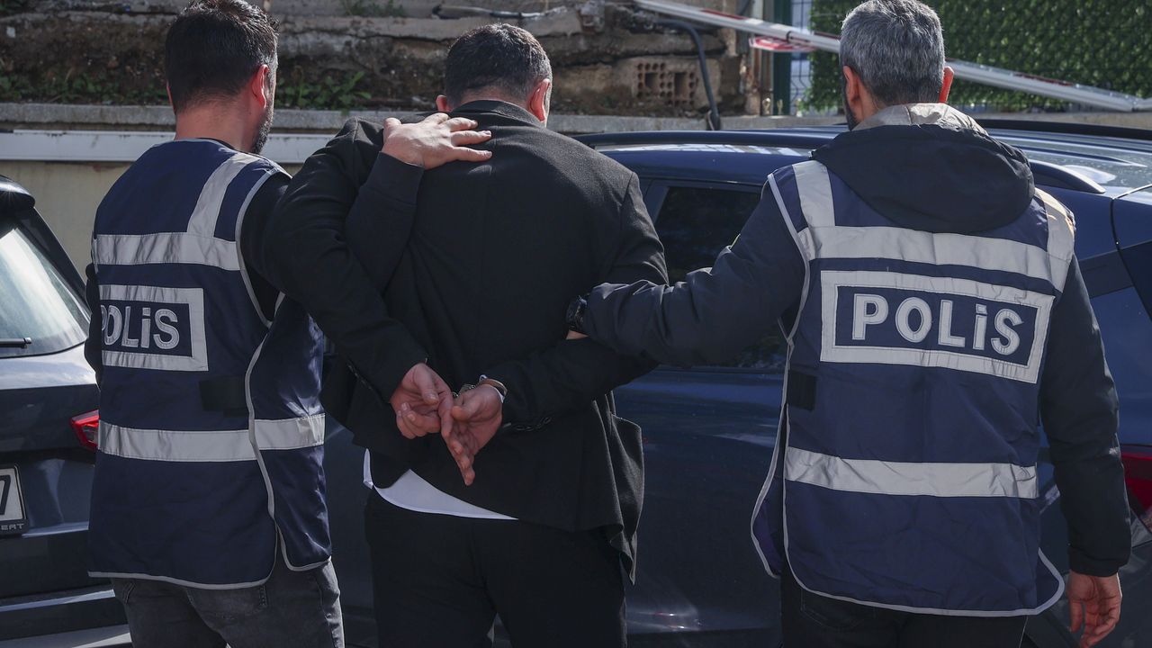 İzmir'de sendika genel başkanını tabancayla yaralayan şüpheli adliyede