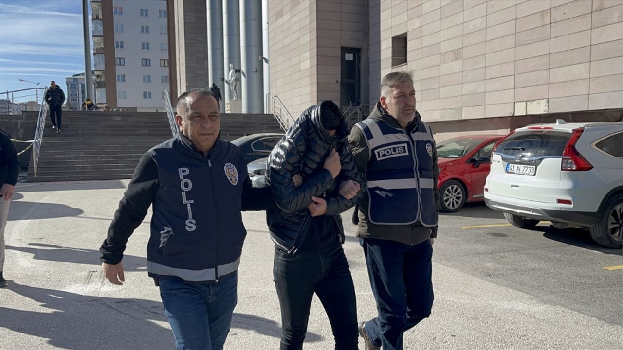 Eskişehir'de "tapu verme" vaadiyle vatandaşları dolandırdığı iddia edilen şüpheli yakalandı