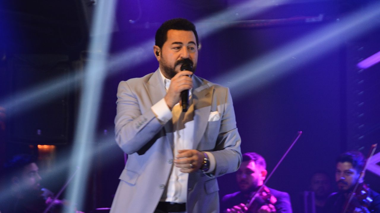 Serkan Kaya İzmir’de adeta mest etti