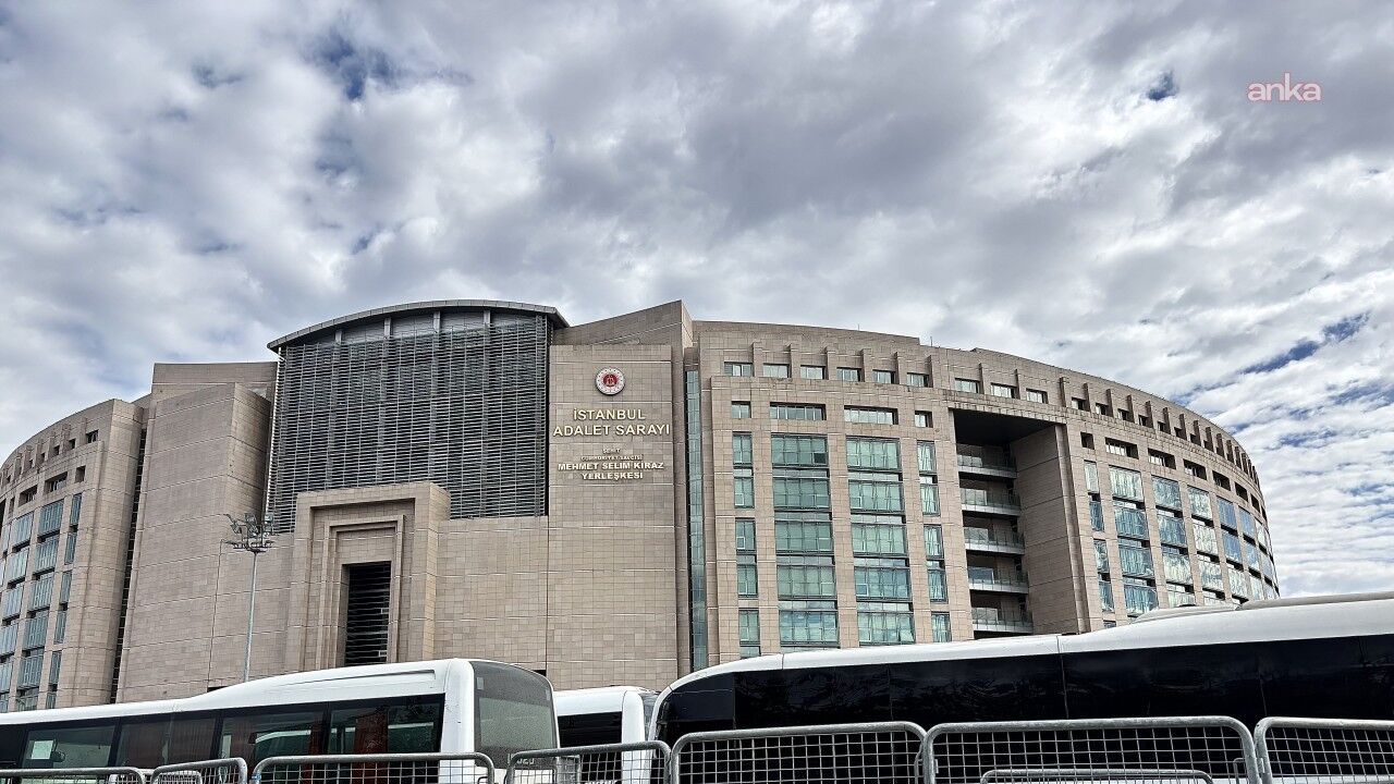 https://habereksprescomtr.teimg.com/crop/1280x720/haberekspres-com-tr/uploads/2025/11/borsa-istanbulda-manipulasyon-operasyonu-6-kisi-hakkinda-gozalti-karari.jpeg