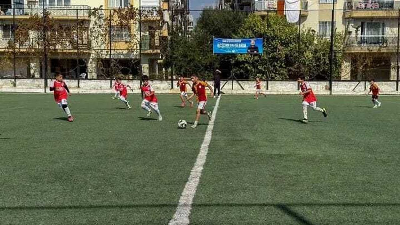 Efeler'de çocuk futbol turnuvasıyla Cumhuriyet kutlandı