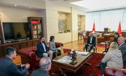 Kılıçdaroğlu, öldürülen 4 kadının aileleriyle bir araya geldi