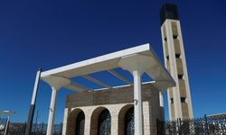 Dünyanın en büyük camilerinden Cezayir Ulu Camii'nde teravihlerin kılınamaması tartışmaya yol açtı