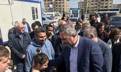 Eski Adalet Bakanı Abdulhamit Gül Gaziantep'te depremzedelerle buluştu: