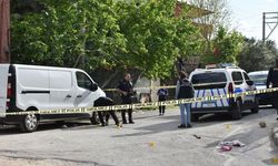 İzmir'de polise baltayla saldırdı, bacağından vuruldu