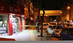 İzmir'de silahlı ve bıçaklı saldırıya uğrayan kişi öldü