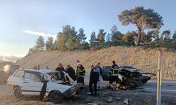 Kütahya'da iki otomobil çarpıştı, 1 kişi öldü, 6 kişi yaralandı