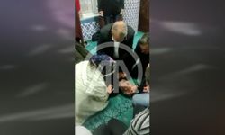 Namazda fenalaşan vatandaşa belediye başkanı müdahale etti