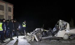 Otomobil park halindeki kamyonete çarptı: 2 kişi öldü