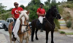 İzmir'de atları ile oy vermeye geldiler