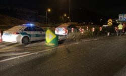 İzmir'de bariyerlere çarpan otomobilin sürücüsü öldü