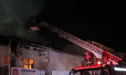 Sakarya’da yangında ev ve iş yerinde hasar oluştu