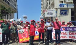İzmir'de emeklilerden hükümete ikramiye çağrısı