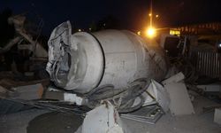 İzmir'de metro inşaatı sahasına uçan beton mikserinin sürücüsü öldü