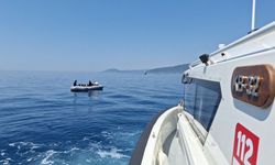 İzmir açıklarında geri itilen 10 düzensiz göçmen kurtarıldı