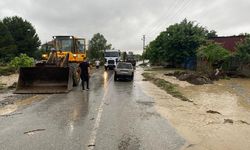 Sakarya'da sağanak; dereler taştı, yollar göle döndü