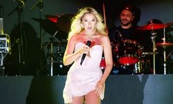 Hadise Kıbrıs’ta göz kamaştırdı