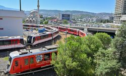 İzmir'de metro ve tramvay işçilerinin grevi sürüyor
