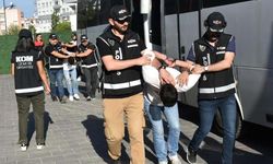 İzmir'de, adliye önündeki çatışmada 20 şüpheli adliyede