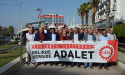 İzmir'de işçiler kıdem ve vergi için meydana indi, hükümete seslendi