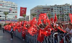 İzmir'de Cumhuriyet'in 100'üncü yılı çoşkusu