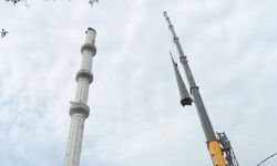 85 metrelik minareler deprem riskine karşın sökülerek kısaltıldı
