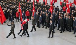 Atatürk, Anıtkabir'de resmi törenle anıldı